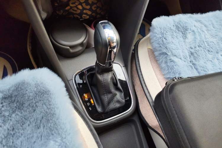 Used Volkswagen Polo 2014 1.4L Automatic Luxury Edition Gear Lever