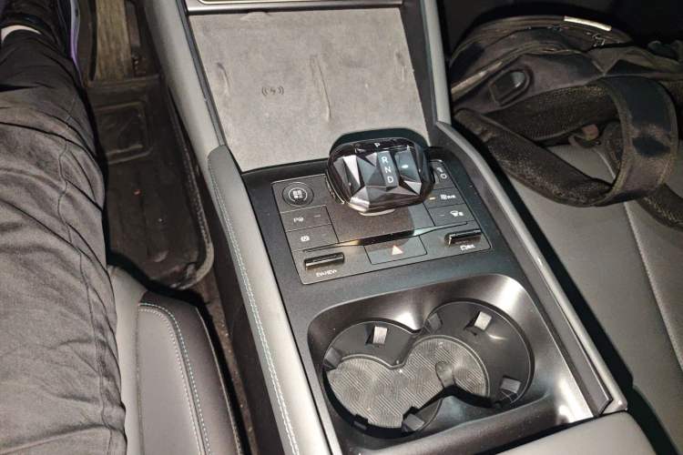 Used BYD Qin L 2025 DM-i Smart Drive 120KM Superior Model Gear Lever