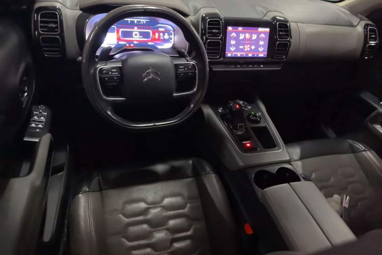 Used Citroen C5 AIRCROSS 2017 380THP Luxury Model Center Console