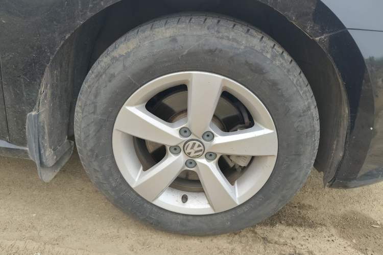 Used Volkswagen Lavida 2015 1.6L Manual Fashion Edition Right Front Wheel Hub