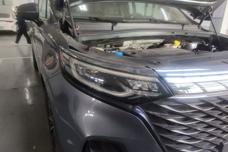 Used Roewe iMAX8 2021 Model 400TGI Exclusive Version for Key Accounts Right Front Headlight