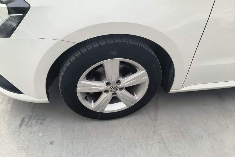 Used Volkswagen Lavida 2017 1.6L Automatic Fashion Edition Exterior 4