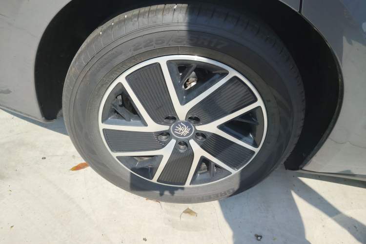 Used BYD Qin L 2025 DM-i Smart Drive 120KM Leading Model
