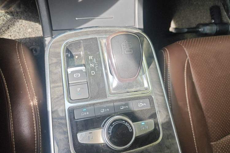 Used BYD Tang New Energy 2015 2.0T Four-Wheel-Drive Flagship Model Gear Lever