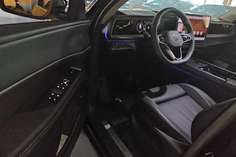 Used Volkswagen Teramont 2025 Tiguan Pro 450TSI 4Motion Crosswind Edition Driver Seat