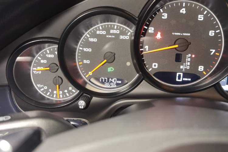 Used Porsche Panamera 2014 Panamera 4 3.0T Odometer Close Up