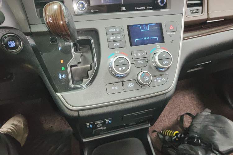 Used Toyota Sienna 2019 3.5L Four-Wheel Drive Limited 7-Seater Canadian Version