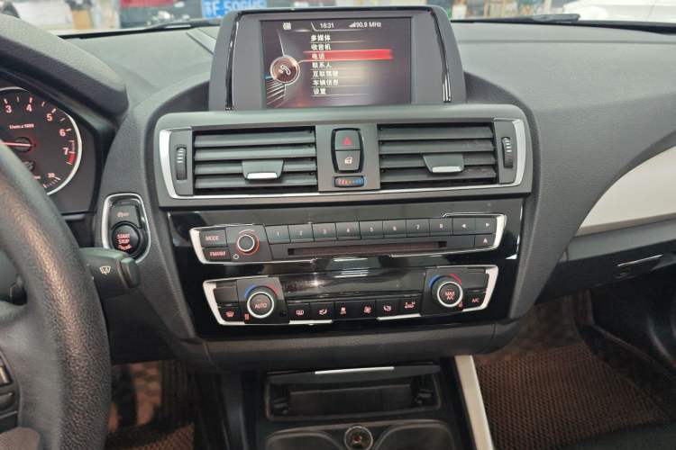 Used BMW 2 Series 2015 220i Convertible Coupe Leading Model
