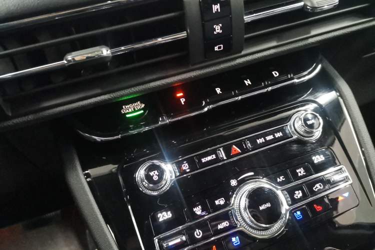 Used Lincoln Corsair 2020 2.0T Two-Wheel Drive Luxury Edition Gear Lever