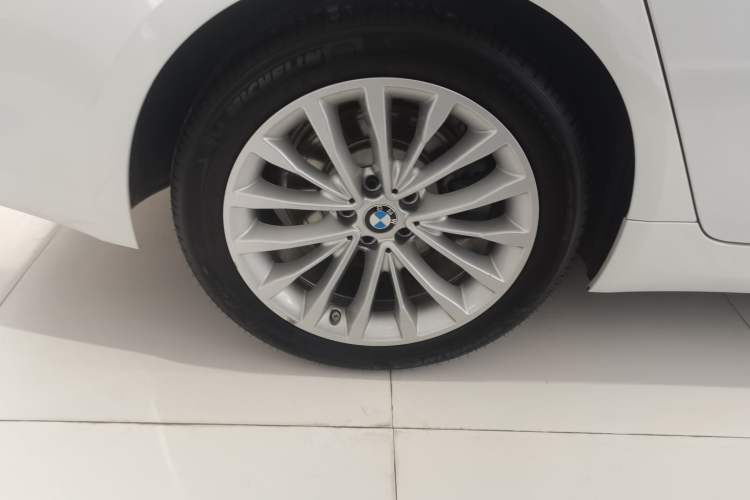 Used BMW 5 Series 2019 Facelifted 530Li Leading Edition Luxury Package Right Rear Wheel Hub