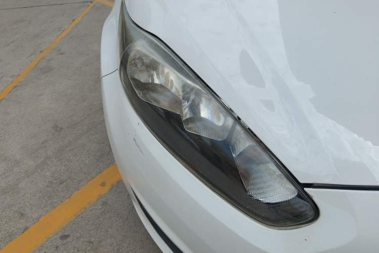 Used Ford Fiesta 2013 Sedan 1.5L Manual Fashion Edition Right Front Headlight