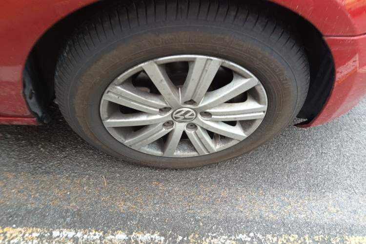 Used Volkswagen Golf 2012 1.6L Automatic Fashion Model Right Front Wheel Hub