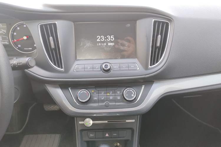 Used Roewe 360 2018 PLUS 1.5L Automatic Luxury Edition Audio And AC Panel