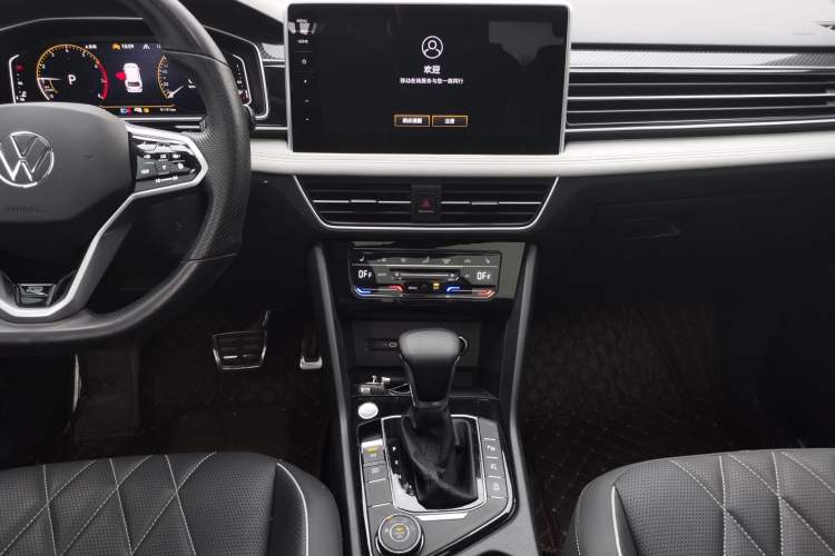 Used Volkswagen Tiguan L 2023 380TSI Automatic All-Wheel Drive R-Line Enhanced 7-Seater Audio And AC Panel