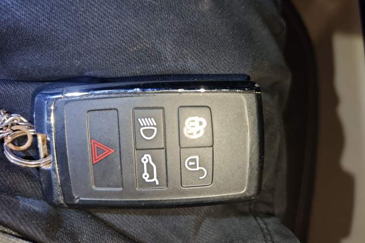 Used Land Rover Range 2020 3.0 L6 Long-Wheelbase Legacy Vehicle Key