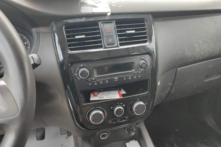 Used Wuling Rongguang V 2016 1.2L Standard Version Audio And AC Panel