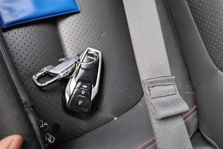 Used SAIC MAXUS D90 Pro 2021 2.0T Diesel 4x4 Comfort Edition 6 Seats Vehicle Key