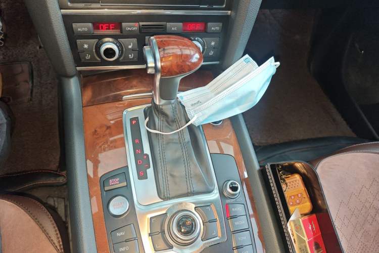 Used Audi Q7 2014 35 TFSI Off-road Model Gear Lever