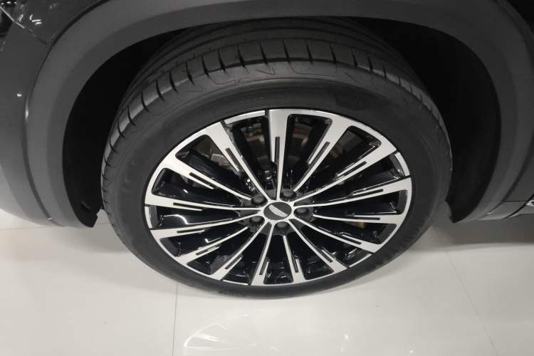 Used Geely Auto Monjaro L 2025 Dongfang Yao 2.0TD Automatic Jinzhao Edition
