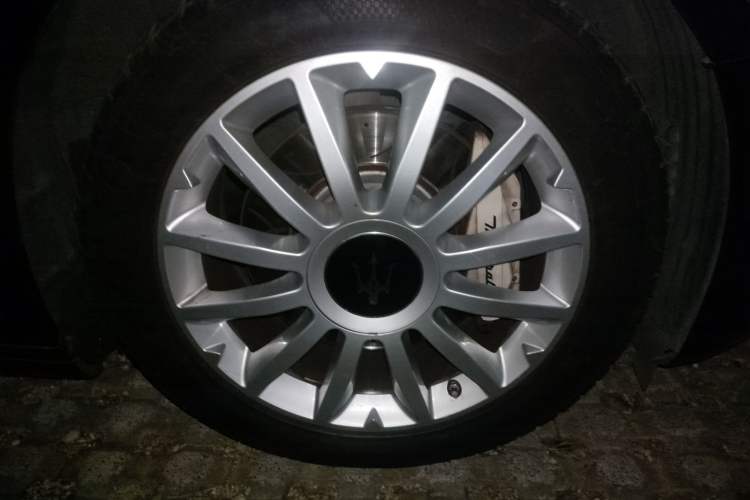 Used Maserati Ghibli 2014 3.0T Standard Edition Right Front Wheel Hub