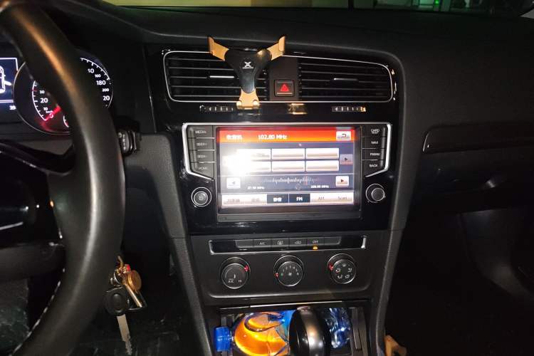 Used Volkswagen Golf 2017 1.6L Automatic Comfort Million-Vehicle Anniversary Edition
