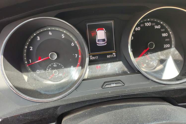 Used Volkswagen Tiguan L 2019 280TSI Automatic Two-Wheel Drive Panoramic Comfort Edition China V Standard Odometer Close Up