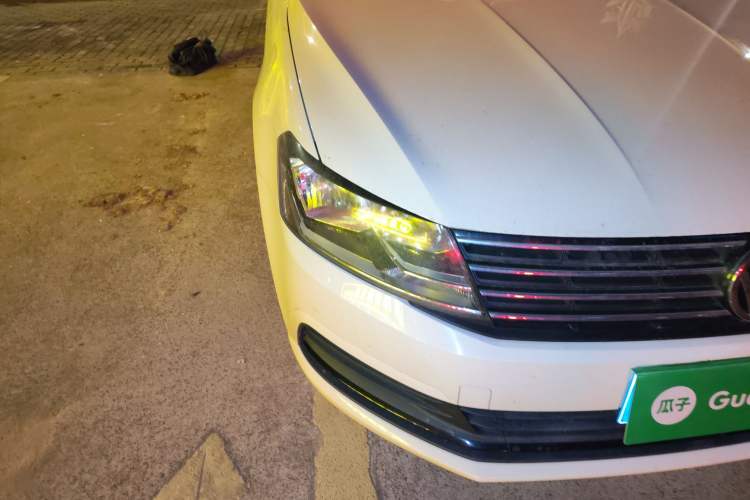 Used Volkswagen Lavida 2015 1.6L Manual Fashion Edition
