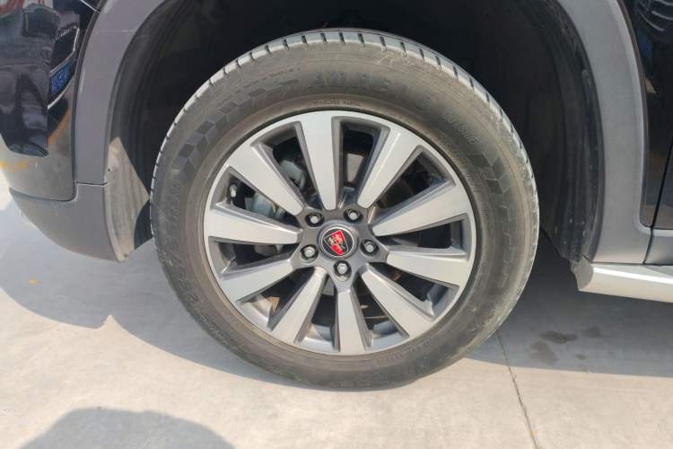 Used Roewe RX8 2018 30T Smart Connectivity Two-Wheel Drive Flagship Edition Left Front Wheel Hub