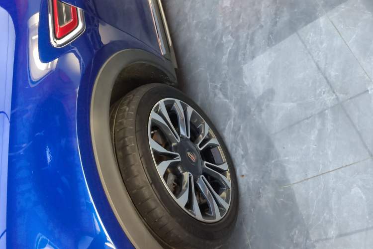 Used Hongqi HS5 2019 2.0T Smart Connect Flagship All-Wheel-Drive Version Left Front Wheel Hub