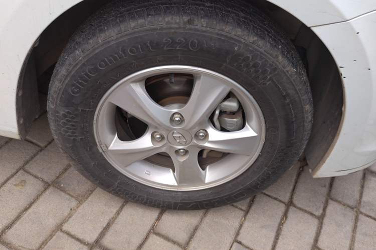 Used Hyundai Verna Ray 2016 1.4L Manual Leading GLX Model Right Front Wheel Hub