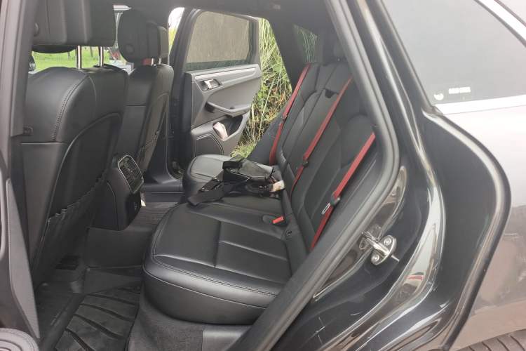 Used Porsche Macan 2020 Macan 2.0T Left Rear Seat