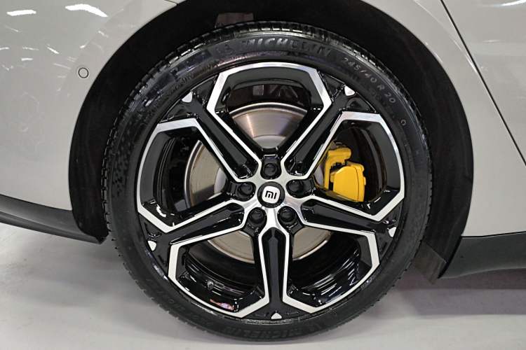 Used Xiaomi Auto SU7 2024 Rear-Drive Long-Range Intelligent Driving Version Right Rear Wheel Hub