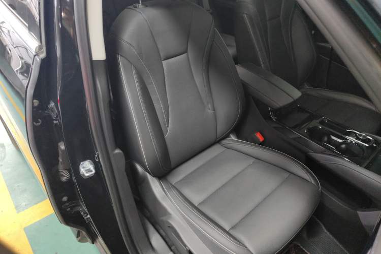 Used Buick Envision 2024 Encore Plus 28T Two-Wheel Drive Luxury Edition
