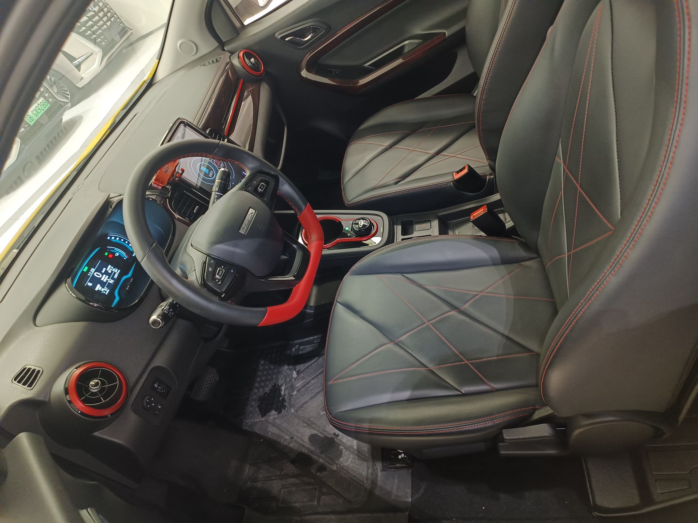 المقاعد الأمامية داخل السيارة