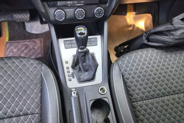 Used Skoda Octavia 2019 TSI280 DSG SmartDrive Luxury Edition China V Standard Gear Lever
