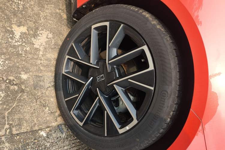 Used Avatr 06 2025 Pro Range-Extended Edition Right Front Wheel Hub