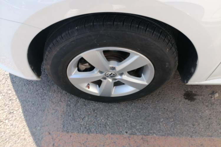 Used Volkswagen Lavida 2017 1.6L Automatic Comfort Edition Left Front Wheel Hub