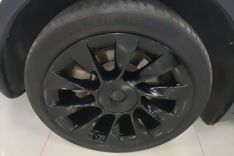 Used Tesla Model Y 2021 Long-Range All-Wheel-Drive Version