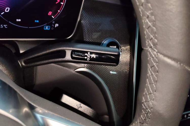 Used Mercedes-Benz GLC 2025 GLC 260 L 4MATIC Dynamic Edition Gear Lever