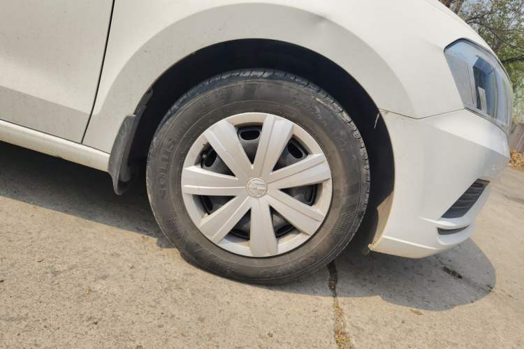 Used Volkswagen Jetta 2017 1.4L Manual Fashion Edition Right Front Wheel Hub