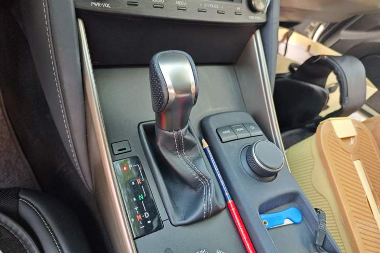 Used Lexus IS 2017 300 F SPORT Edition Gear Lever