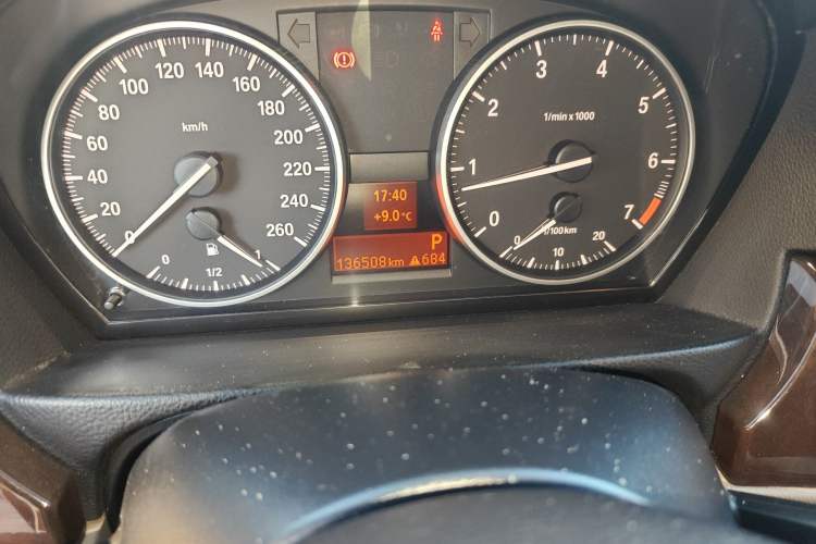 Used BMW 3 Series 2010 320i Sport Edition Odometer Close Up