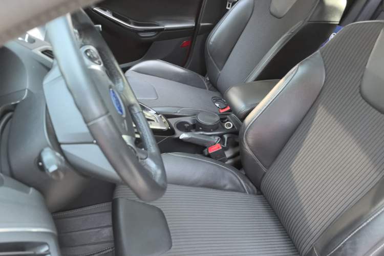 Used Ford Focus 2012 Sedan 1.6L Automatic Fashion Edition