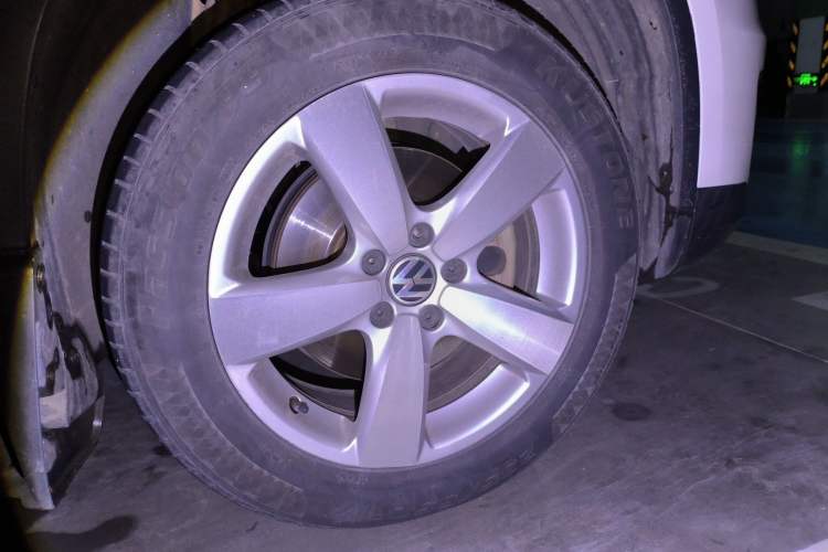 Used Volkswagen Tiguan 2013 1.8 TSI Automatic Two-Wheel Drive Comfort Edition Right Front Wheel Hub