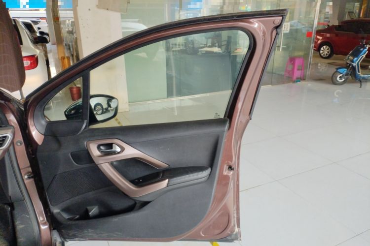 Used Peugeot 2008 2014 1.6L Automatic Navigation Edition Interior 5