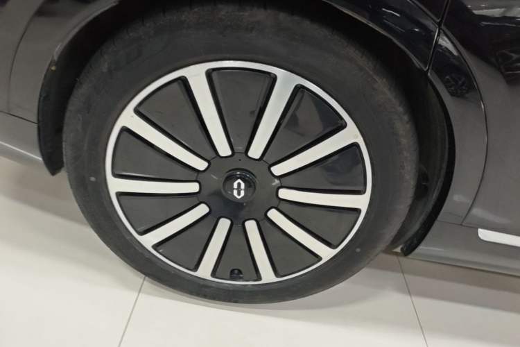 Used Hima AITO M9 2024 Range-Extended Max Edition 42 kWh 6-Seater Version Right Rear Wheel Hub