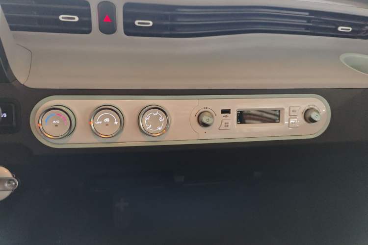 Used Wuling Hongguang MINIEV 2022 Macaron Fashion Edition Lithium-Nickel-Cobalt-Alpha-oxide Audio And AC Panel