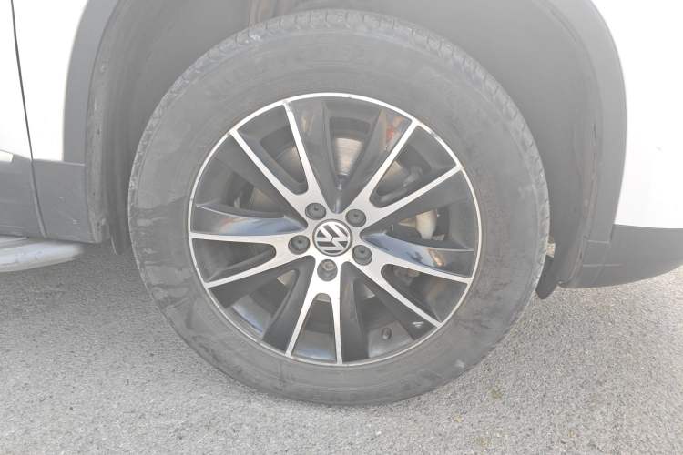 Used Volkswagen Tiguan 2015 1.8TSI Automatic All-Wheel-Drive Luxury Model Right Front Wheel Hub