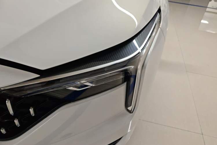 Used Bestune B70 2025 Dragon Edition 1.5T Quality Enjoyment Model Left Front Headlight