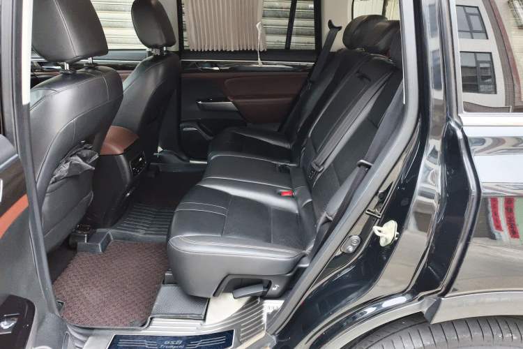 Used GAC Trumpchi GS8 2017 320T Four-Wheel Drive Luxury Smart Connectivity Version (7 Seats) Left Rear Seat